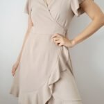 Vestido Cruzado con Volado Cey
